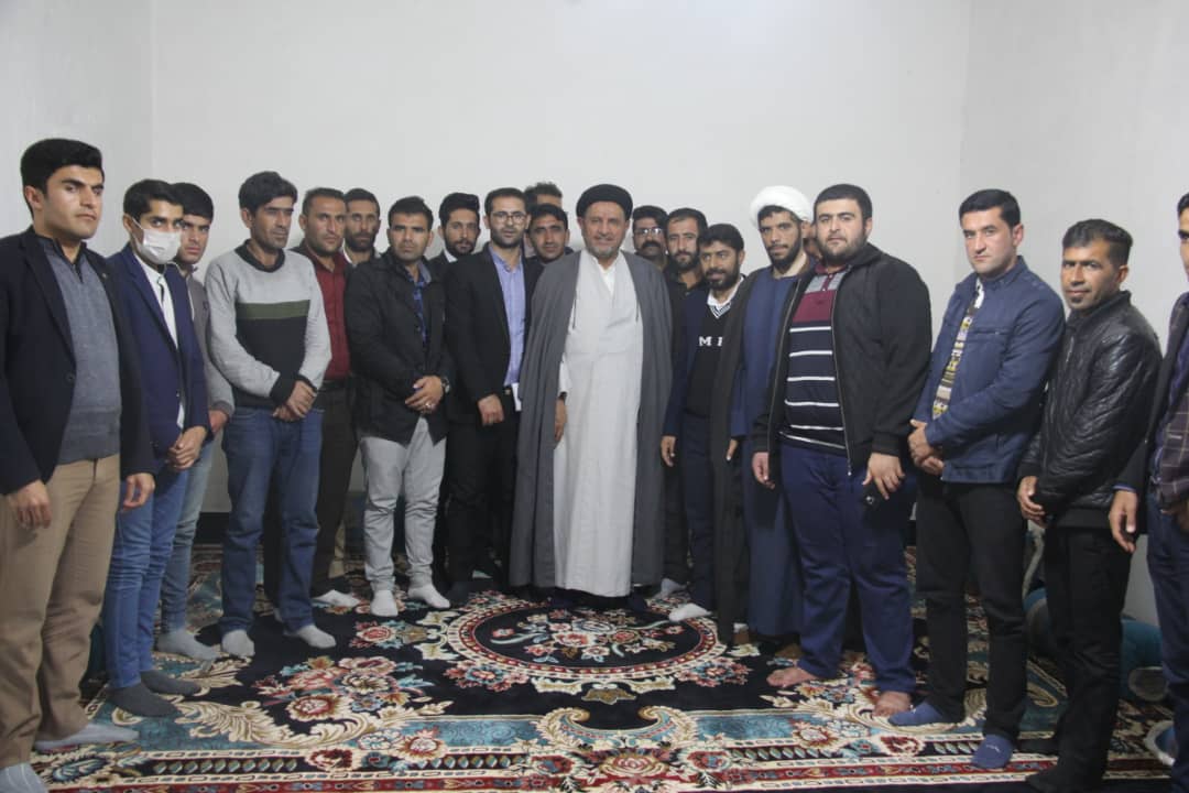 دیدار جمعی از جوانان بخش چاروسا با سید محمد موحد/تصاویر